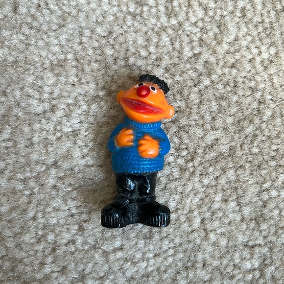 Vintage Sesame Street Ernie Action Figure - Picture 1 of 7